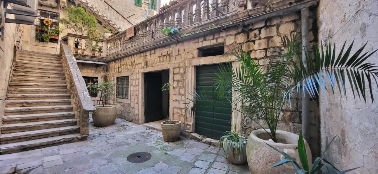 קוטור Cozy 2 Bedroom Apartment In Antique Bizanti Palace מראה חיצוני תמונה